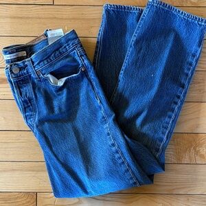 Levi's Blue Denim Jeans with Classic Stitching